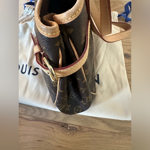 Louis Vuitton Pre-Owned 2006
Batignolles Tote Bag - Picture 10 of 16